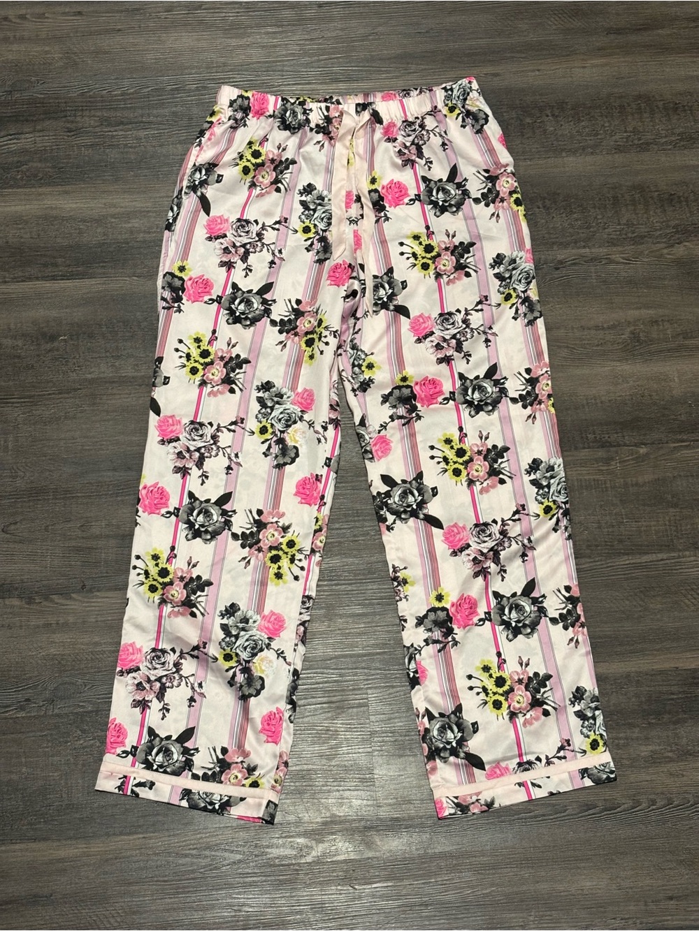 Victoria's Secret Pink, Black & White Floral Lounge Pants